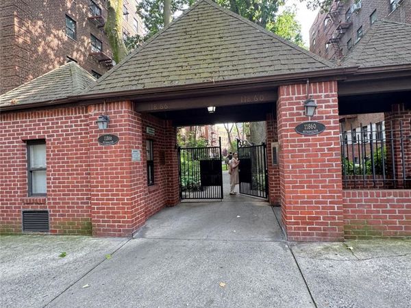 118-60 Metropolitan Avenue , Unit 1J, Kew Gardens, NY 11415