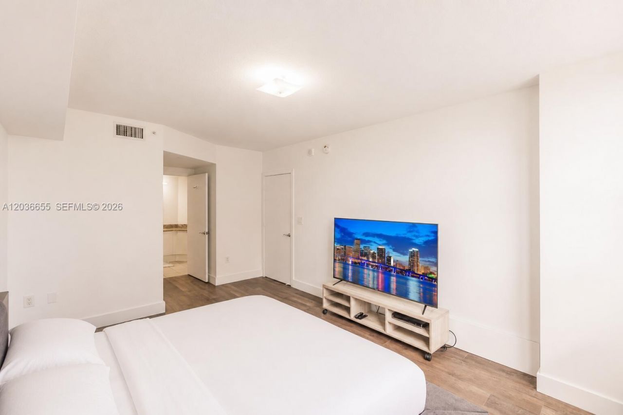 19501 W Country Club Dr , Unit 1903, Aventura, FL 33180 Photo