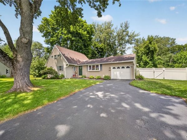 26 Apple Tree Lane, Liverpool, NY 13090