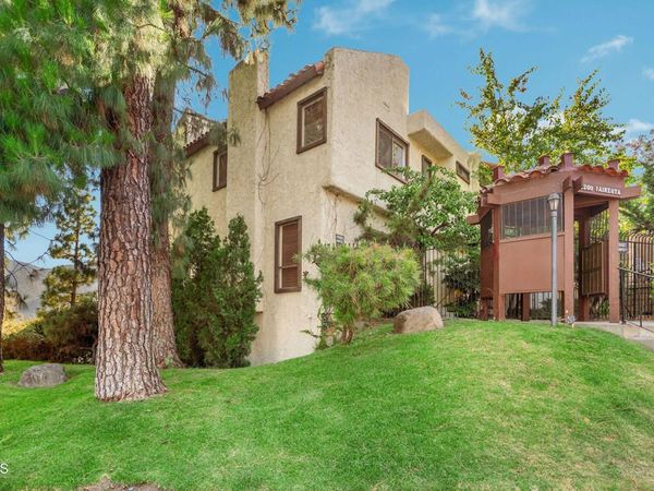 3200 Fairesta Street, Unit 16, Glendale, CA 91214