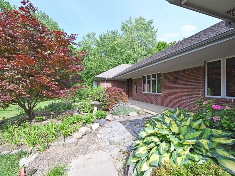 560 Louise Drive, Xenia, OH 45385 Photo 2