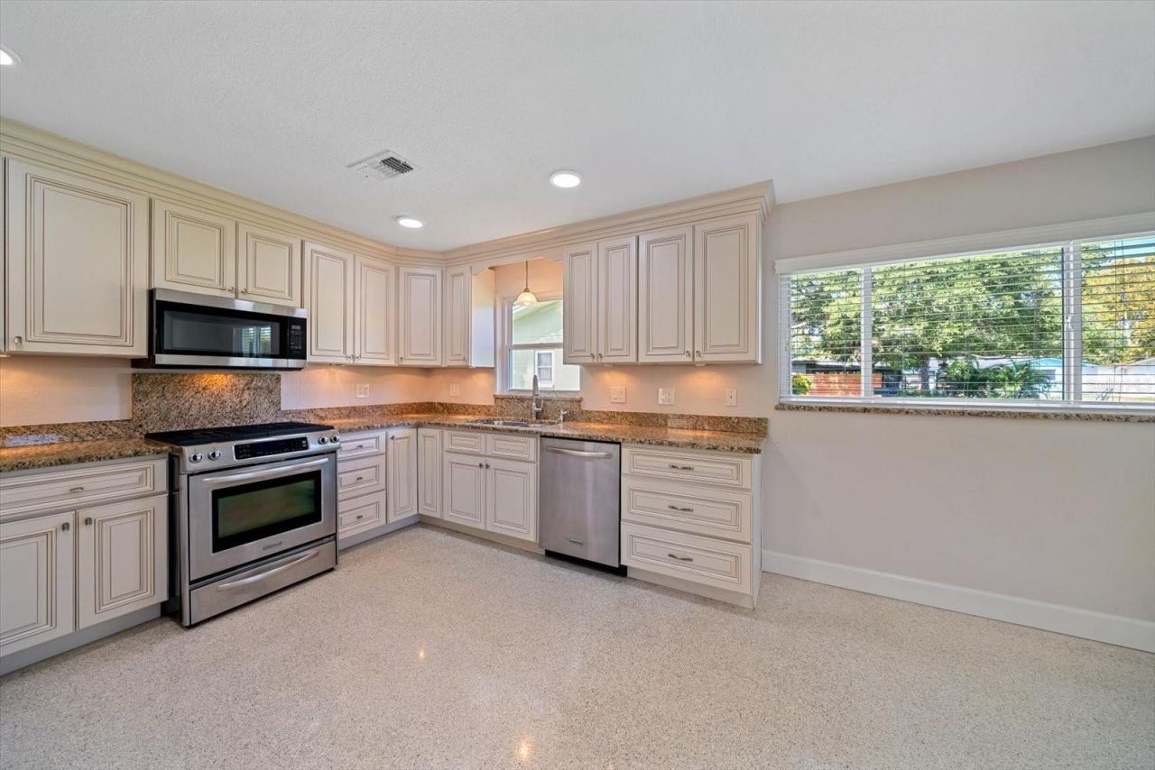 1163 60th Avenue S, Saint Petersburg, FL 33705 Photo
