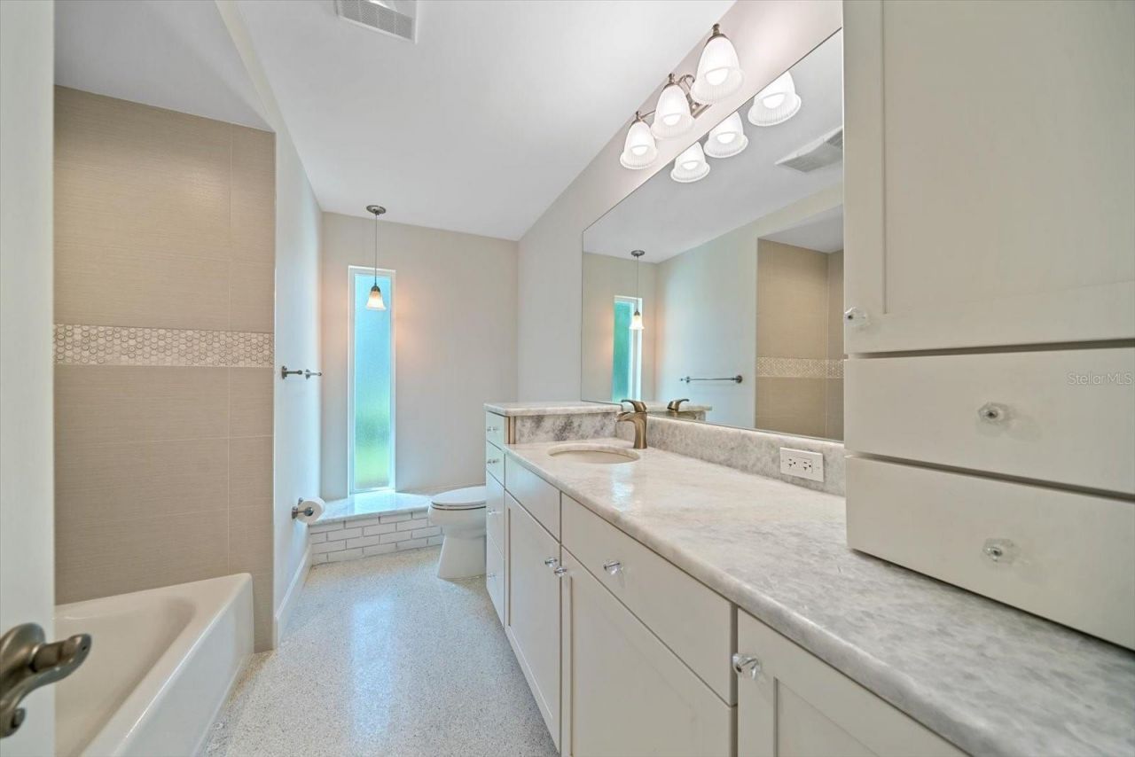 1163 60th Avenue S, Saint Petersburg, FL 33705 Photo