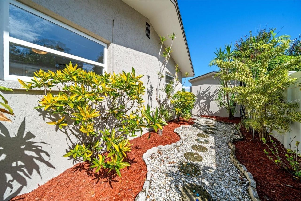 1163 60th Avenue S, Saint Petersburg, FL 33705 Photo