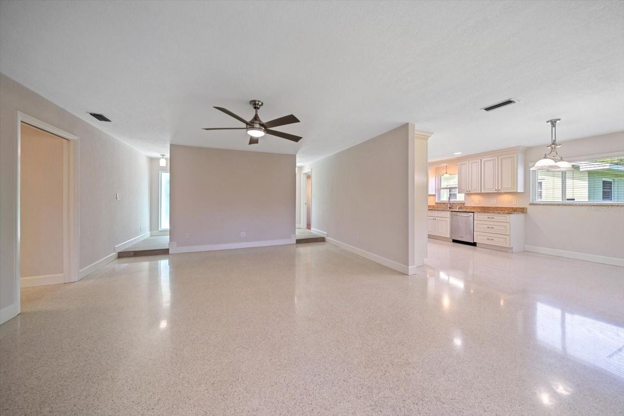 1163 60th Avenue S, Saint Petersburg, FL 33705 Photo