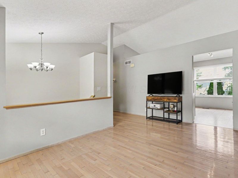 7872 Fairfax Loop Drive, Blacklick, OH 43004 Photo 4