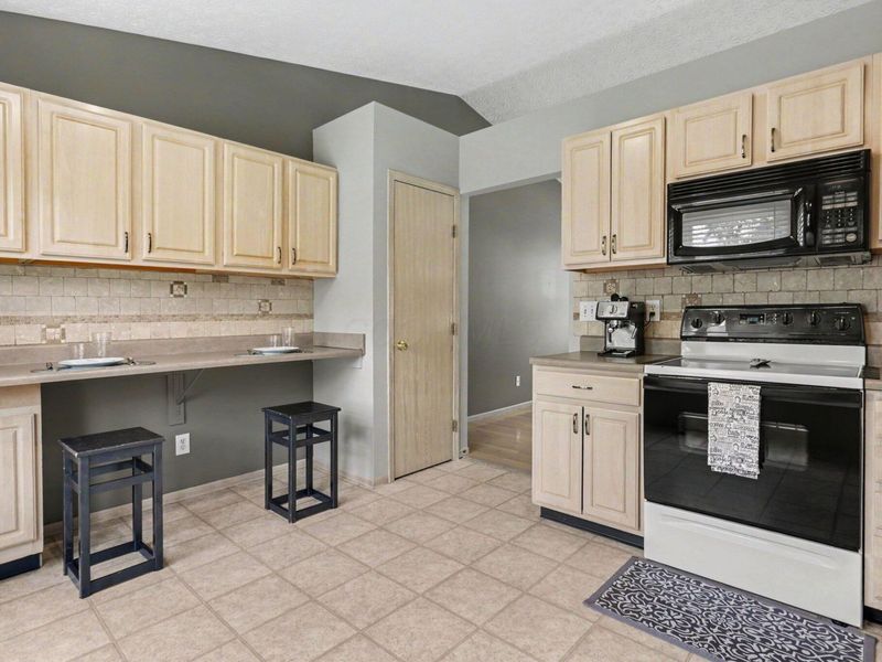 7872 Fairfax Loop Drive, Blacklick, OH 43004 Photo 6