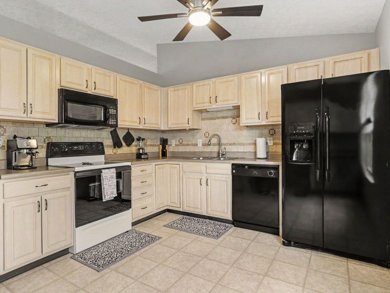 7872 Fairfax Loop Drive, Blacklick, OH 43004 Photo 7
