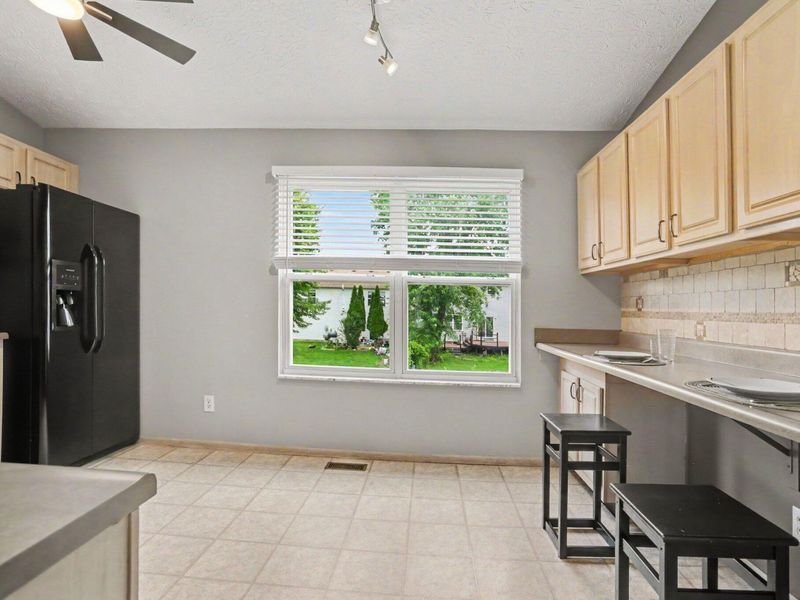 7872 Fairfax Loop Drive, Blacklick, OH 43004 Photo 8