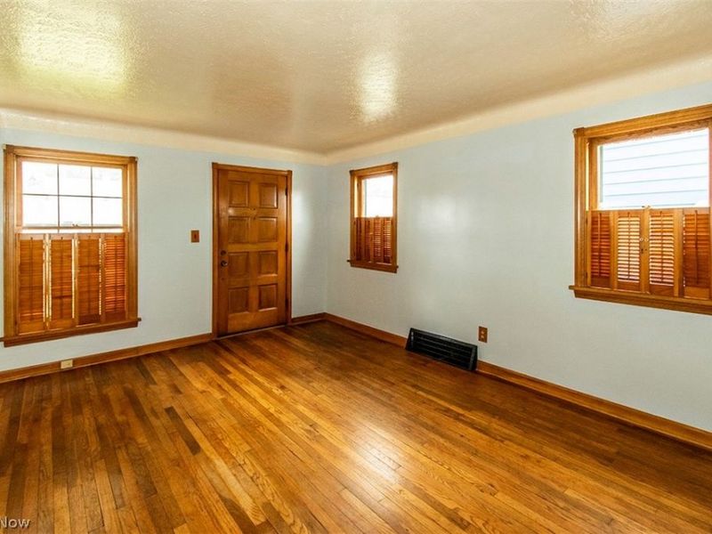 12805 Crossburn Avenue , Cleveland, OH 44135 Photo 4