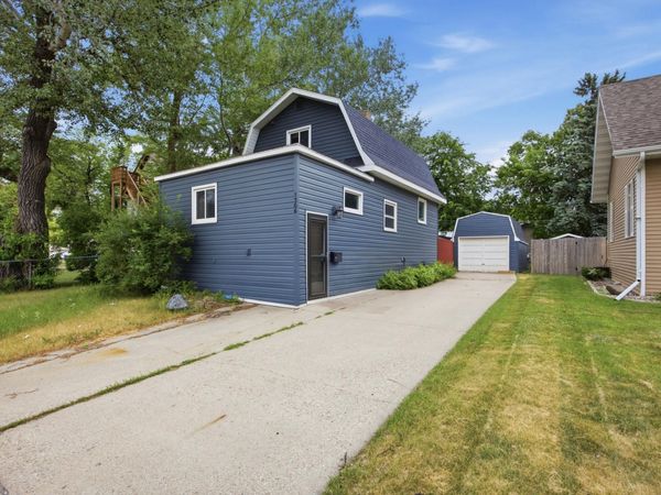 1306 18th Street S, Fargo, ND 58103