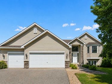 3951 Landings Drive , Saint Bonifacius, MN 55375