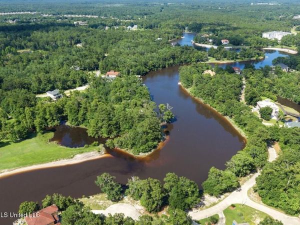  Woodland Circle, D'Iberville, MS 39532