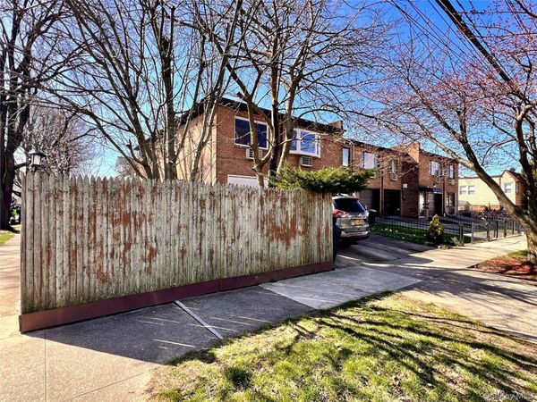 21618 39th Avenue , Unit 1, Bayside, NY 11361