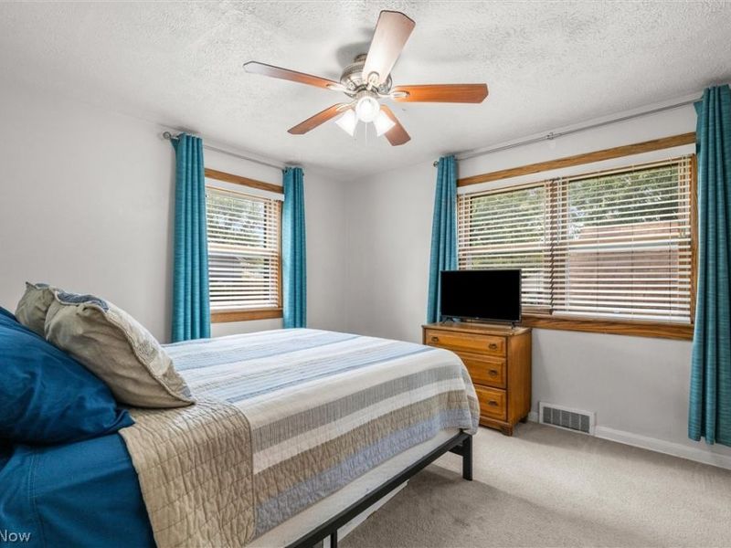 135 N Middle Street , Columbiana, OH 44408 Photo 16