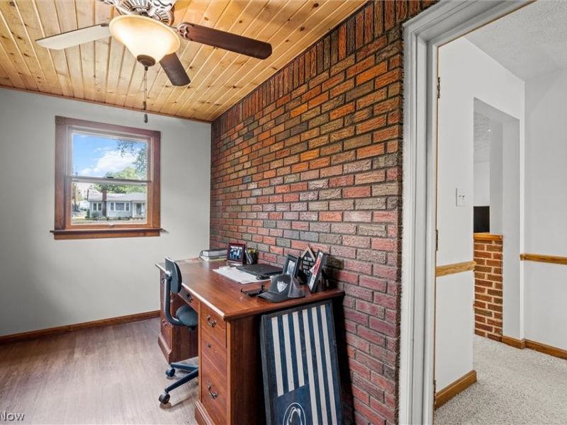 135 N Middle Street , Columbiana, OH 44408 Photo 6
