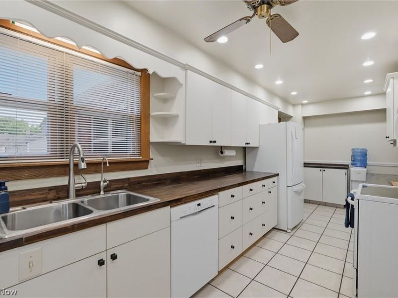 135 N Middle Street , Columbiana, OH 44408 Photo 7