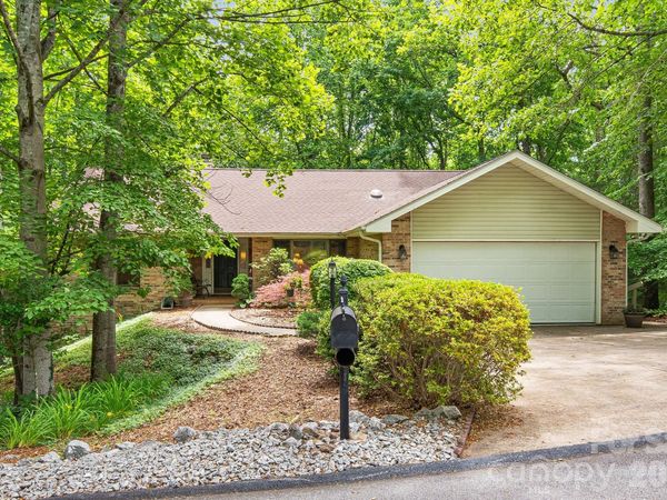 1851 Riverview Court , Hendersonville, NC 28739