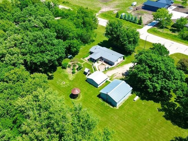 1947 Underwood Avenue, Charles City, IA 50616