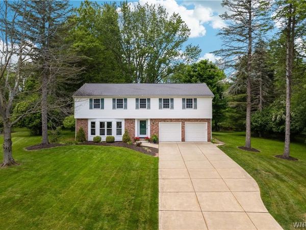 6 Stonehenge Court, Orchard Park, NY 14127