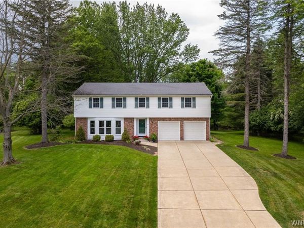 6 Stonehenge Court , Orchard Park, NY 14127