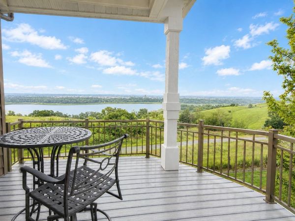10058 Indigo Drive, Eden Prairie, MN 55347