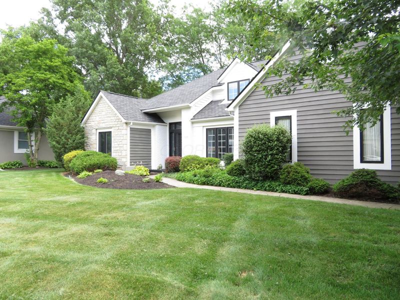 8216 Spruce Needle Court, Columbus, OH 43235 Photo 2