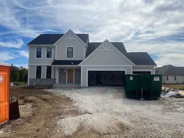W251 N2464 Valleyview CIRCLE, Pewaukee, WI 53072