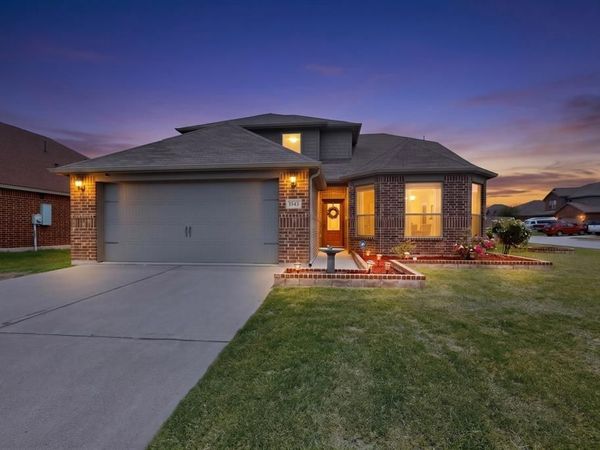 1543 Mackinac Drive, Crowley, TX 76036
