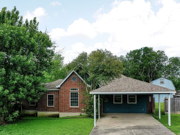 105 SKY COUNTRY DR, New Braunfels, TX 78132
