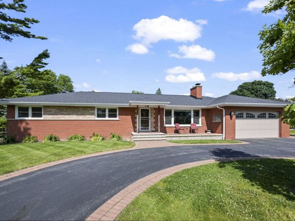 4 Garden Court , Prospect Heights, IL 60070