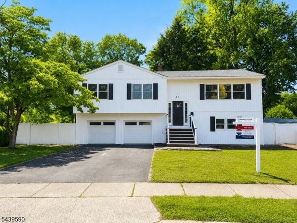 31 Shearn Dr, Middlesex, NJ 08846