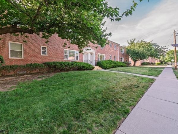 42 York Drive, Edison, NJ 08817