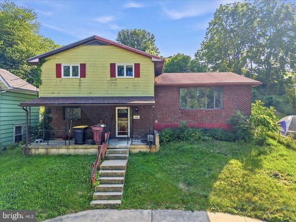 2230 N LEHIGH AVENUE , WHITEHALL, PA 18052
