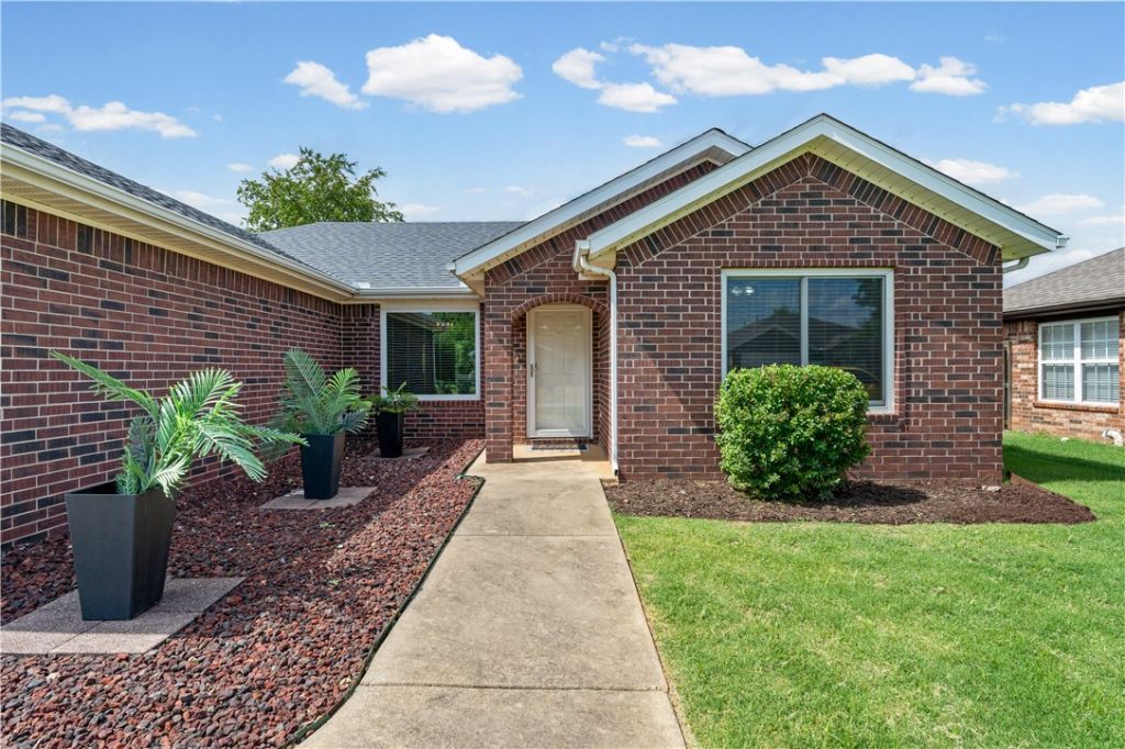 3906 SW Carriageway Avenue, Bentonville, AR 72712 Main Photo