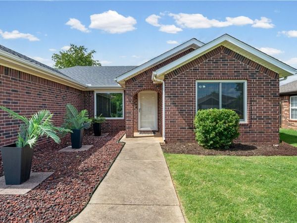3906 SW Carriageway Avenue, Bentonville, AR 72712