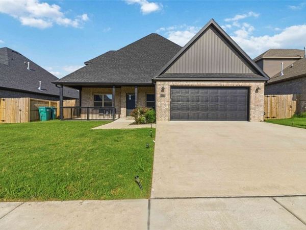 811 Ann Place , Centerton, AR 72719