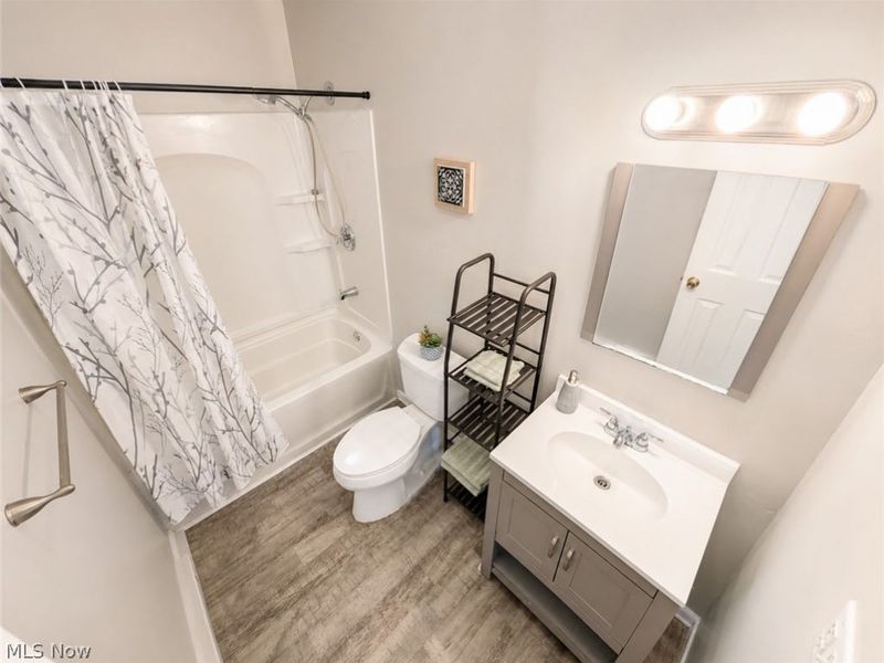 351 Devonshire Road , Vermilion, OH 44089 Photo 8