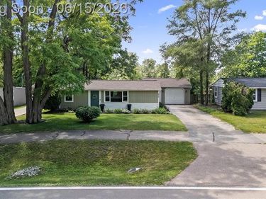 870 Pine Tree Road, Orion Twp, MI 48362