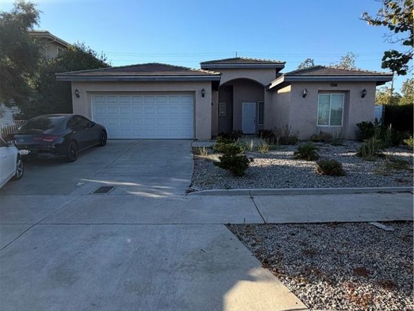 16488 Pine Forest, Fontana, CA 92336