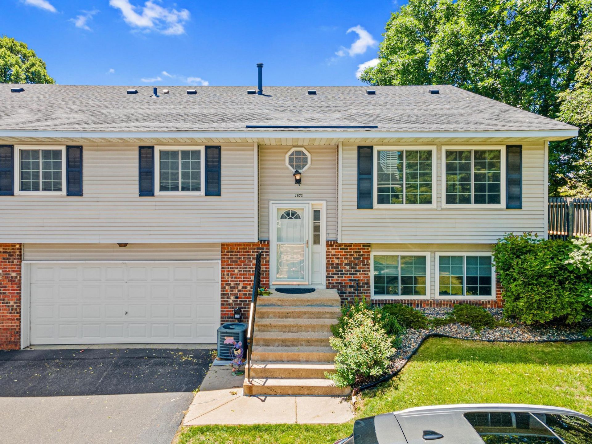 7923 147th Street W, Apple Valley, MN 55124