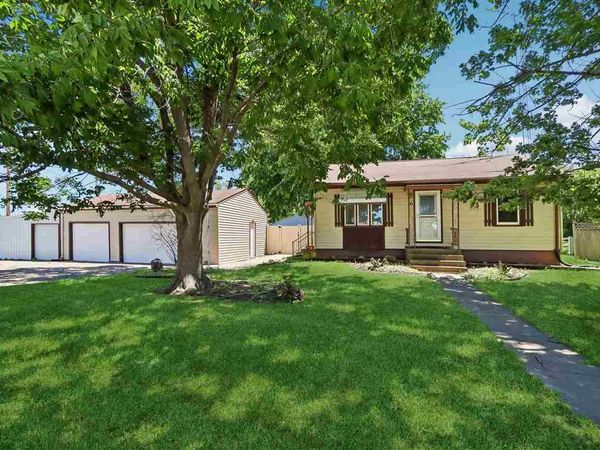 71 S Ella St., Riverside, IA 52327