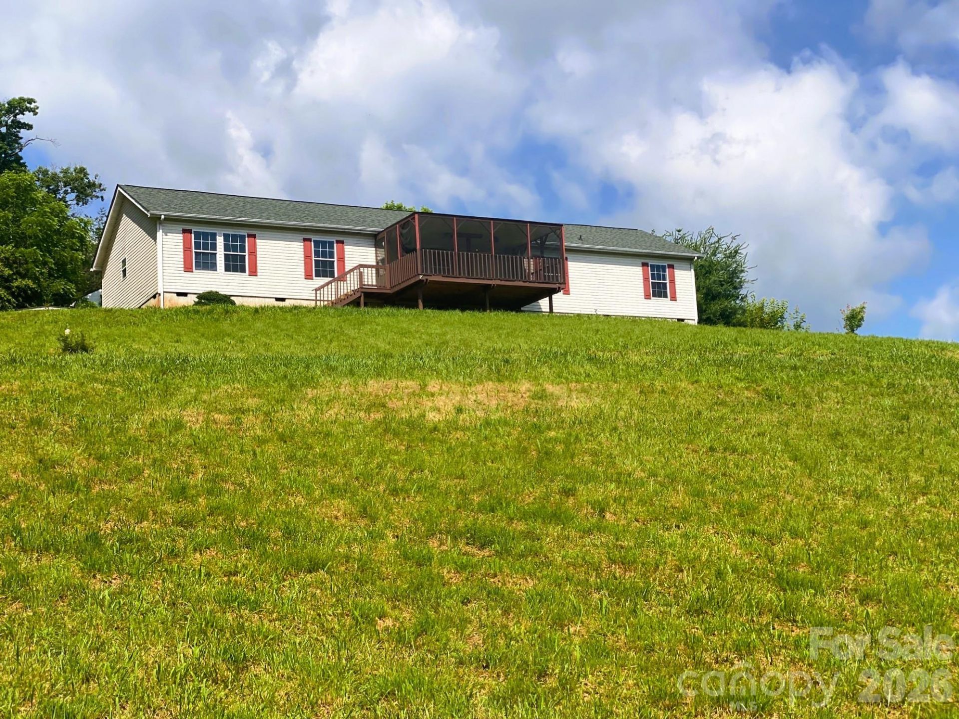 39 Henry White Lane, Leicester, NC 28748 Main Photo