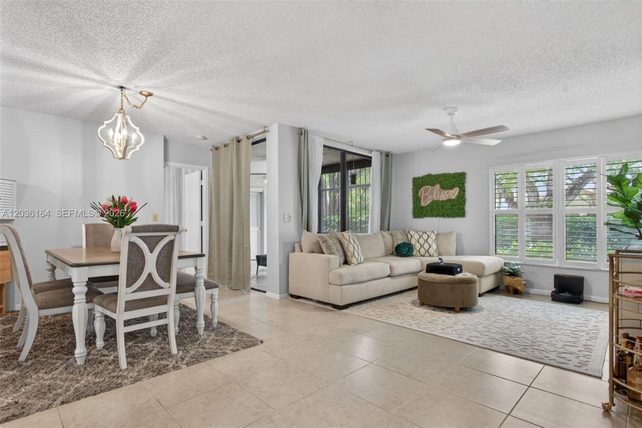 4644 N Carambola Cir N, Unit 2725, Coconut Creek, FL 33066 Photo