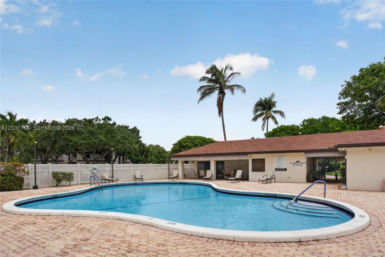 4644 N Carambola Cir N, Unit 2725, Coconut Creek, FL 33066 Photo