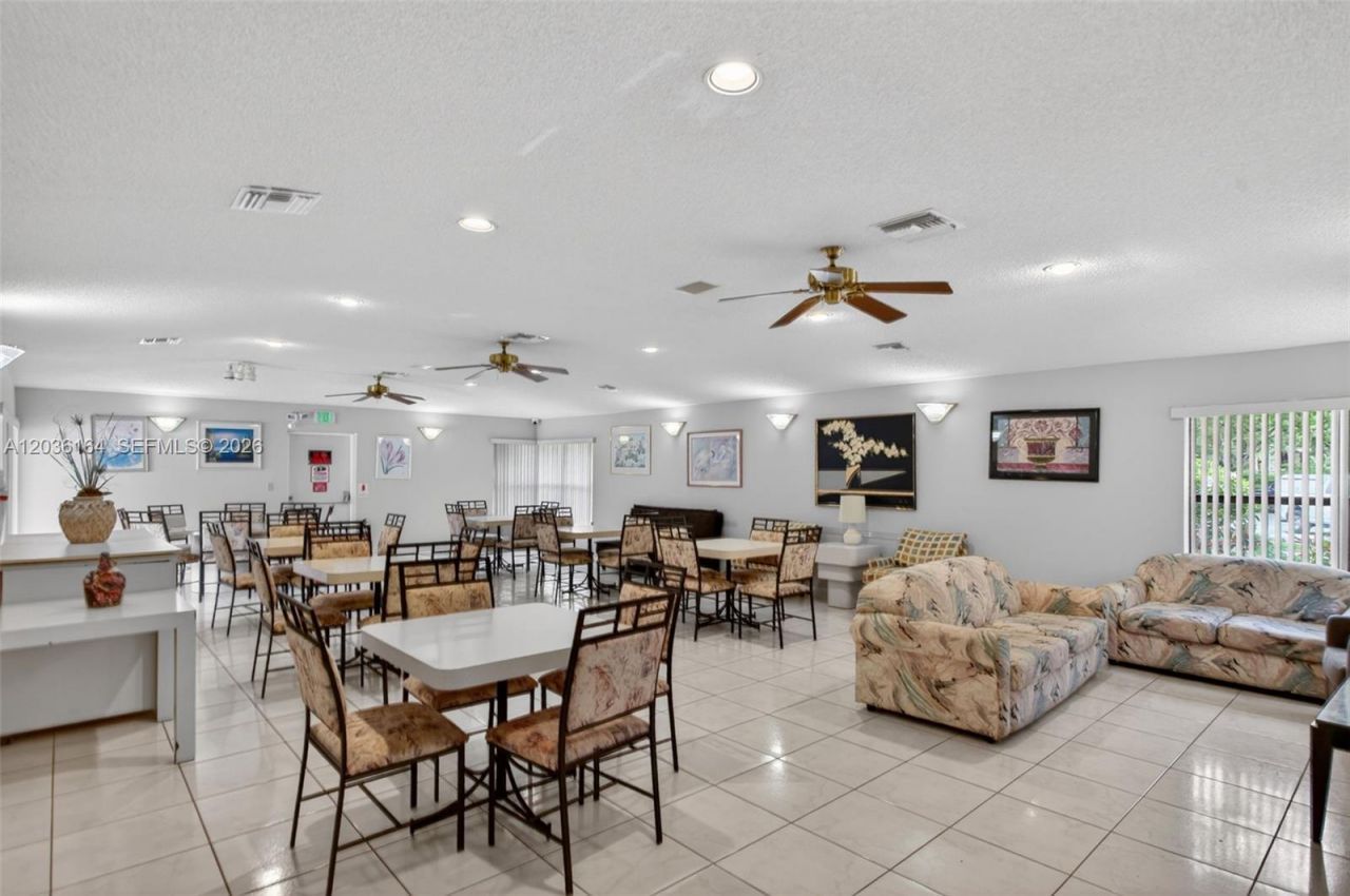 4644 N Carambola Cir N, Unit 2725, Coconut Creek, FL 33066 Photo