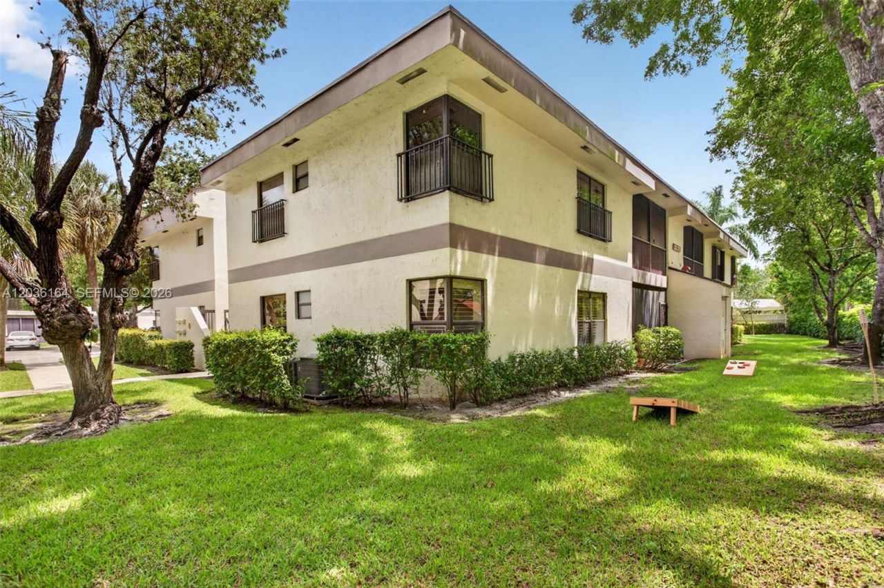 4644 N Carambola Cir N, Unit 2725, Coconut Creek, FL 33066 Photo