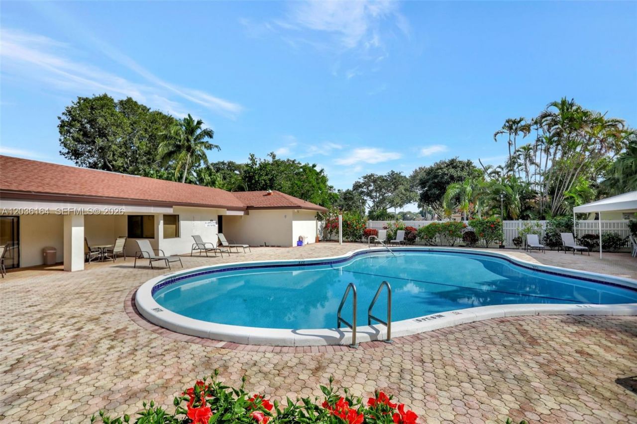 4644 N Carambola Cir N, Unit 2725, Coconut Creek, FL 33066 Photo