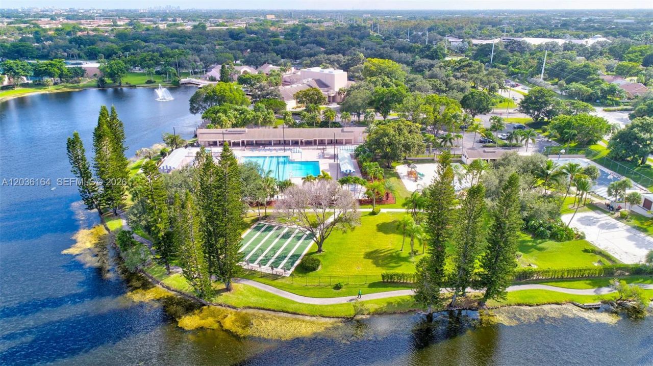 4644 N Carambola Cir N, Unit 2725, Coconut Creek, FL 33066 Photo