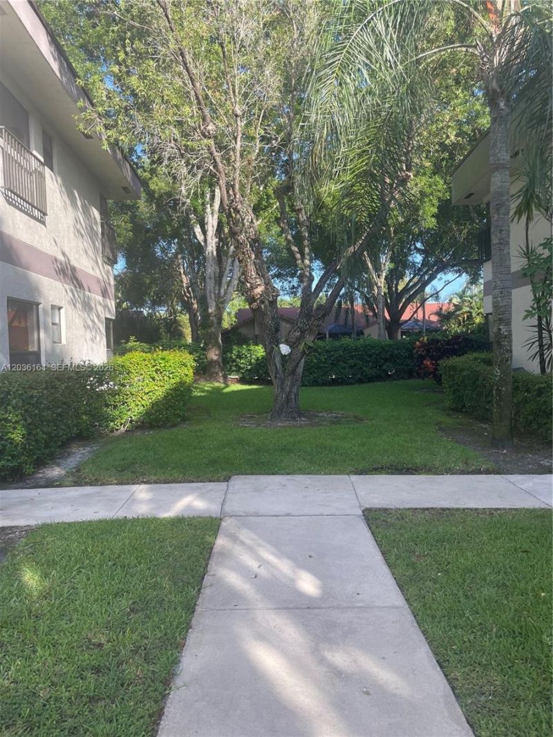 4644 N Carambola Cir N, Unit 2725, Coconut Creek, FL 33066 Photo